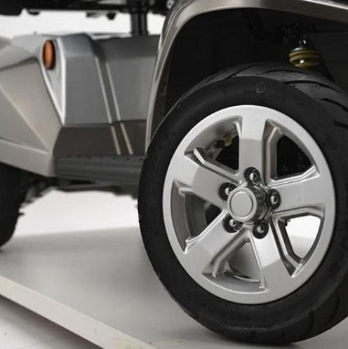 Bespoke alloy wheels & low profile pneumatic tyres – comfort & style